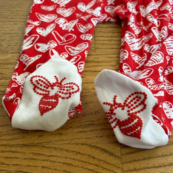 NWT Burt’s Bees heart footies 0-3m - Picture 3 of 3